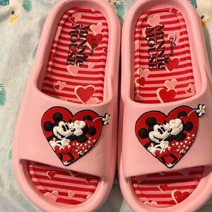 Disney Minnie Mouse Pink Heart Sandals